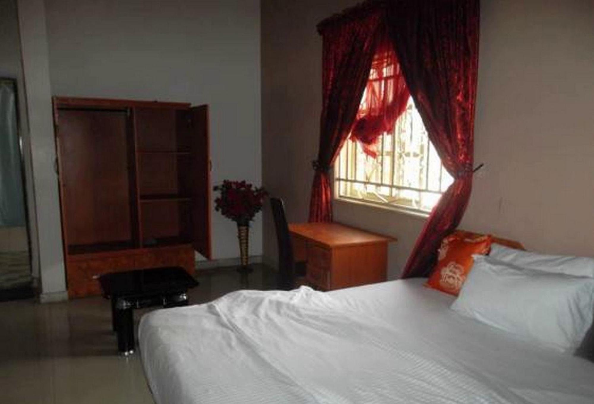 Room In Lodge - Clen-Phil Hotels And Suite Port Harcourt Εξωτερικό φωτογραφία