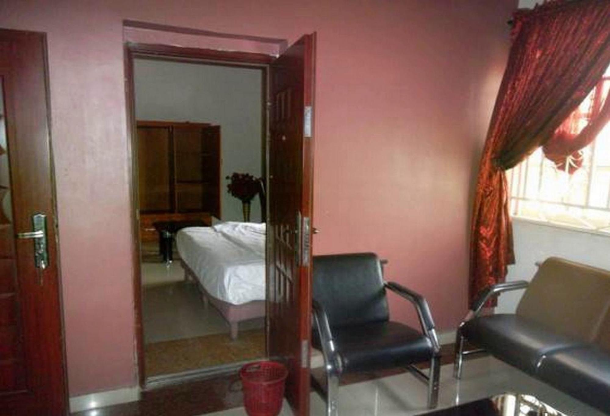 Room In Lodge - Clen-Phil Hotels And Suite Port Harcourt Εξωτερικό φωτογραφία
