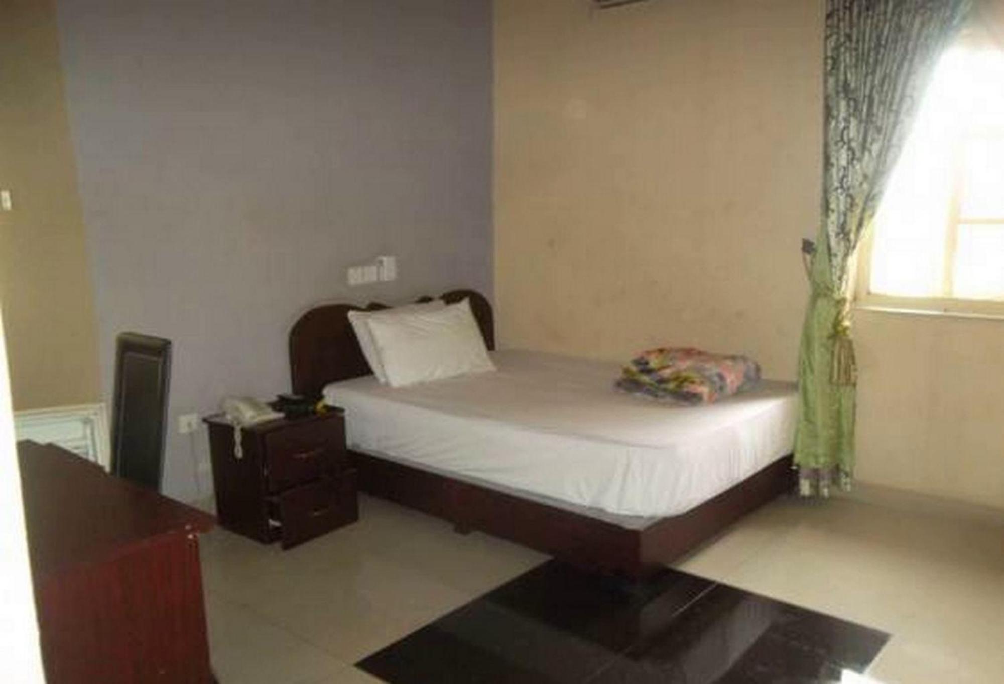 Room In Lodge - Clen-Phil Hotels And Suite Port Harcourt Εξωτερικό φωτογραφία