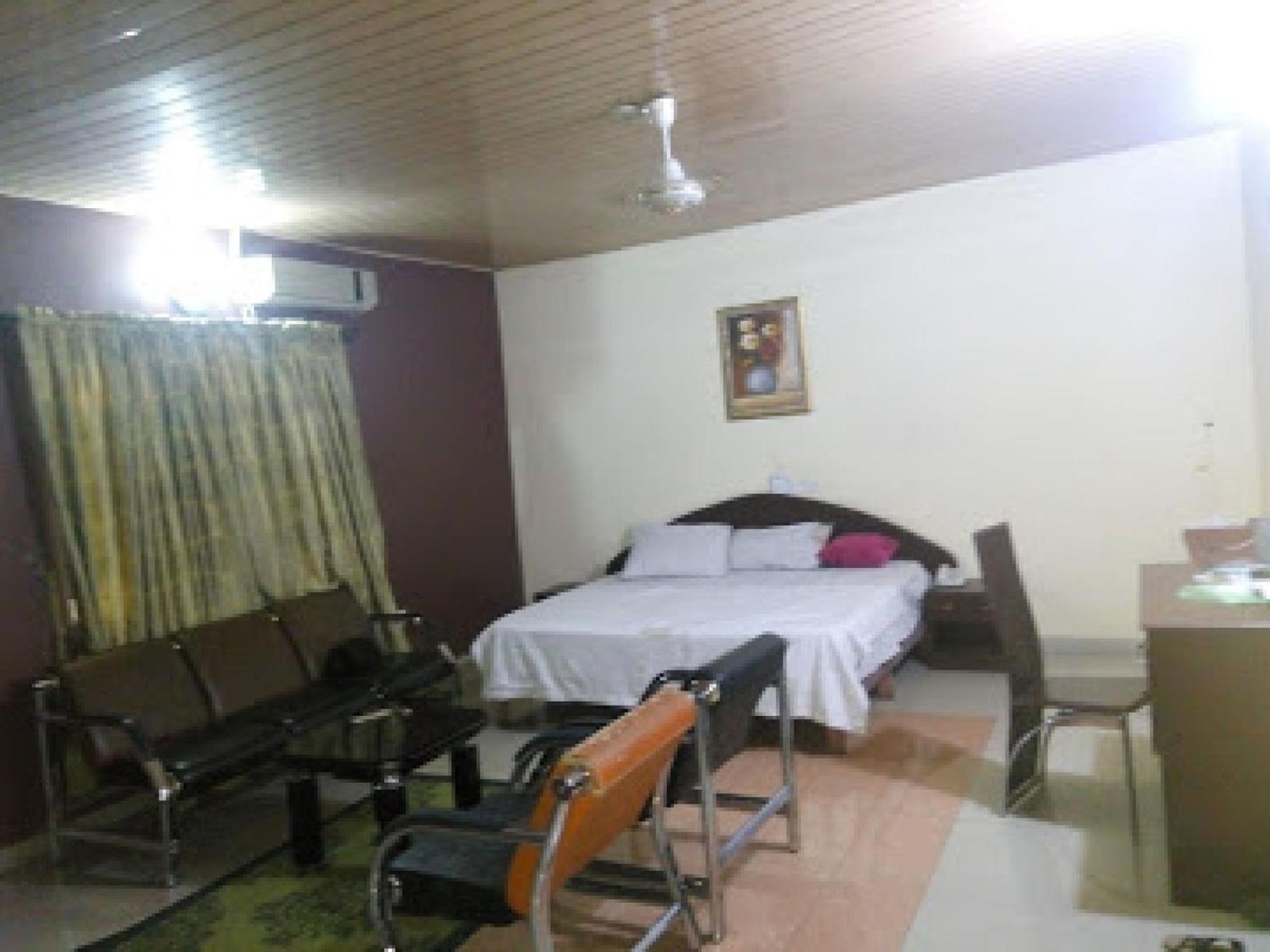 Room In Lodge - Clen-Phil Hotels And Suite Port Harcourt Εξωτερικό φωτογραφία